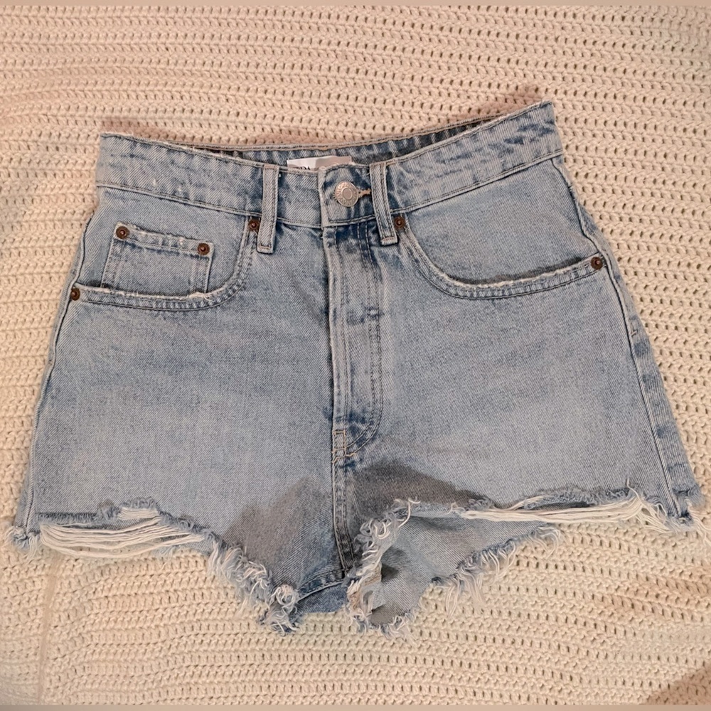 Zara Denim Light Wash Distressed Button Fly Jean Shorts 4